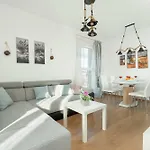 Przestronnne & Jasne Praca Zdalna I Doskonala Lokalizacja W Lodzi By Renters דירה