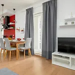 Przestronnne & Jasne Praca Zdalna I Doskonala Lokalizacja W Lodzi By Renters *