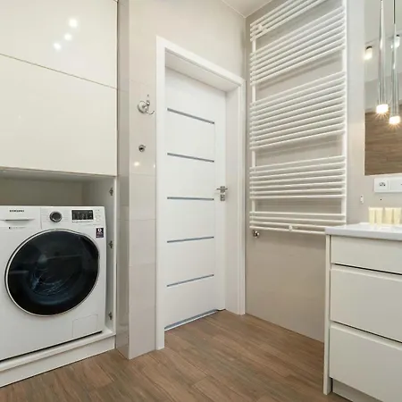 Przestronnne & Jasne Praca Zdalna I Doskonala Lokalizacja W Lodzi By Renters Łódź