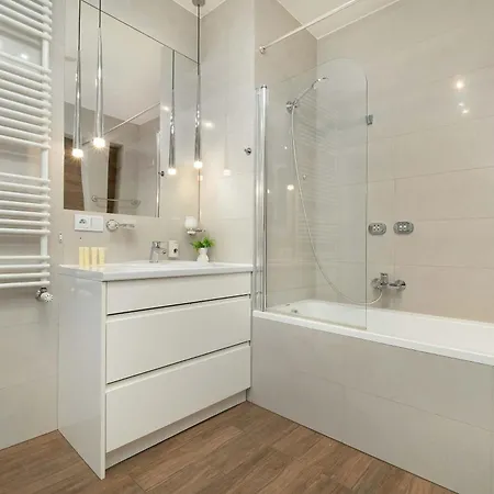 Daire Przestronnne & Jasne Praca Zdalna I Doskonala Lokalizacja W Lodzi By Renters *