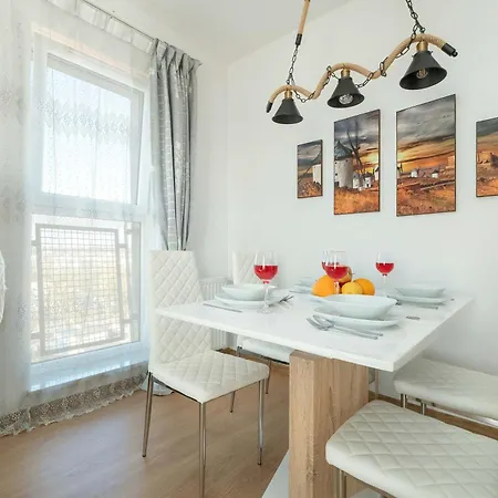 Przestronnne & Jasne Praca Zdalna I Doskonala Lokalizacja W Lodzi By Renters *