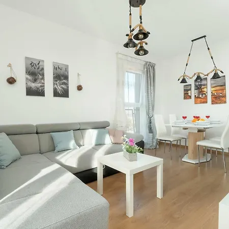 Przestronnne & Jasne Praca Zdalna I Doskonala Lokalizacja W Lodzi By Renters Daire