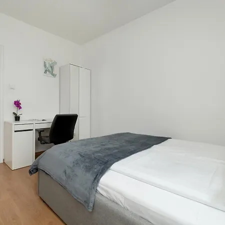 Przestronnne & Jasne Praca Zdalna I Doskonala Lokalizacja W Lodzi By Renters Lodz (Lodz)