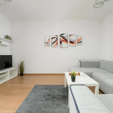 Przestronnne & Jasne Praca Zdalna I Doskonala Lokalizacja W Lodzi By Renters * Лодзь