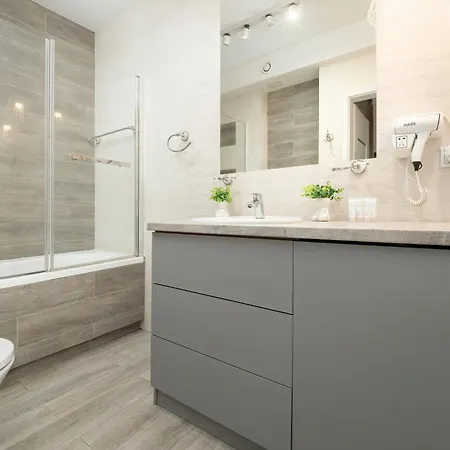 Przestronnne & Jasne Praca Zdalna I Doskonala Lokalizacja W Lodzi By Renters Daire Łódź