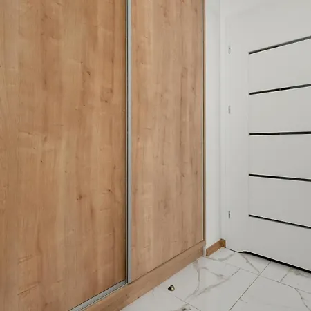 Przestronnne & Jasne Praca Zdalna I Doskonala Lokalizacja W Lodzi By Renters *