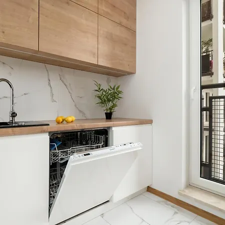 Przestronnne & Jasne Praca Zdalna I Doskonala Lokalizacja W Lodzi By Renters