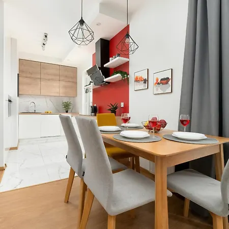 Przestronnne & Jasne Praca Zdalna I Doskonala Lokalizacja W Lodzi By Renters *