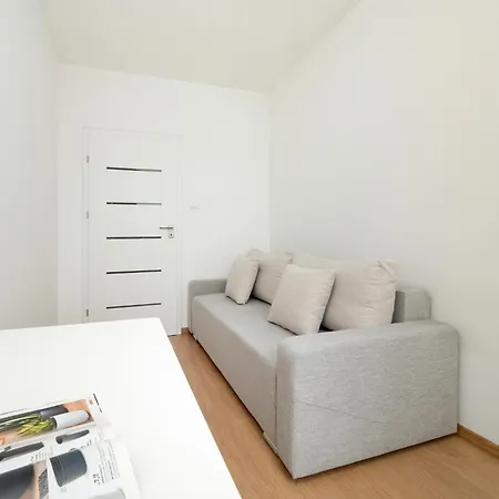 Przestronnne & Jasne Praca Zdalna I Doskonala Lokalizacja W Lodzi By Renters