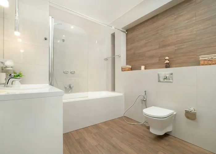 Przestronnne & Jasne Praca Zdalna I Doskonala Lokalizacja W Lodzi By Renters Łódź