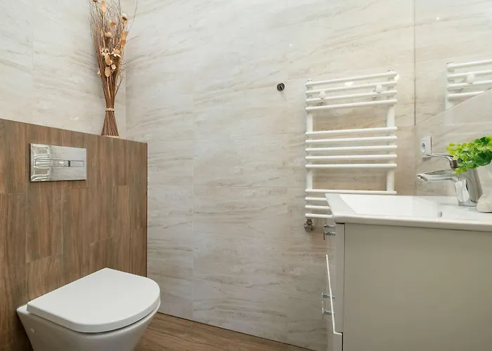 Przestronnne & Jasne Praca Zdalna I Doskonala Lokalizacja W Lodzi By Renters Apartamento