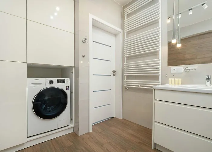 Przestronnne & Jasne Praca Zdalna I Doskonala Lokalizacja W Lodzi By Renters Łódź