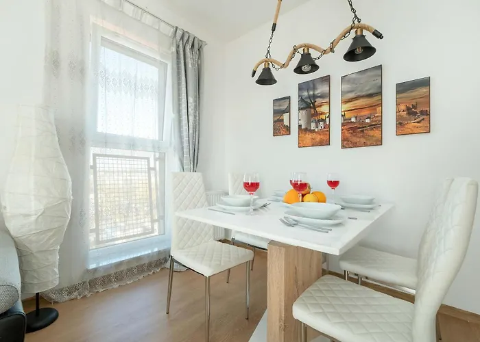 Przestronnne & Jasne Praca Zdalna I Doskonala Lokalizacja W Lodzi By Renters *