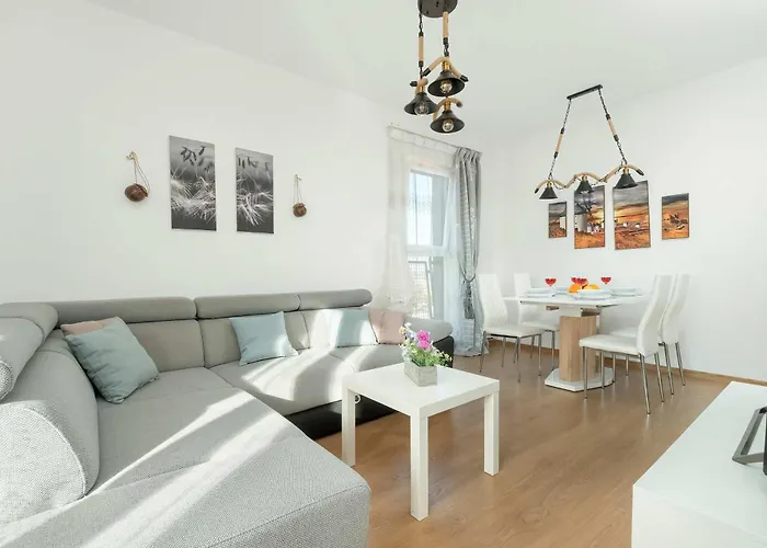 Przestronnne & Jasne Praca Zdalna I Doskonala Lokalizacja W Lodzi By Renters Apartamento