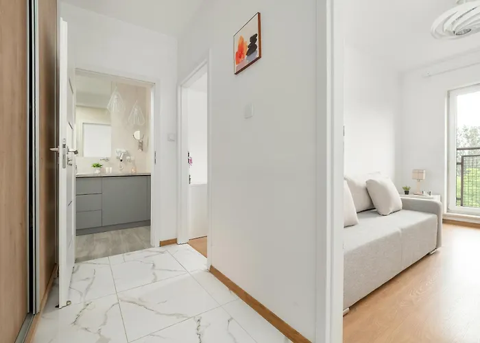 Przestronnne & Jasne Praca Zdalna I Doskonala Lokalizacja W Lodzi By Renters *