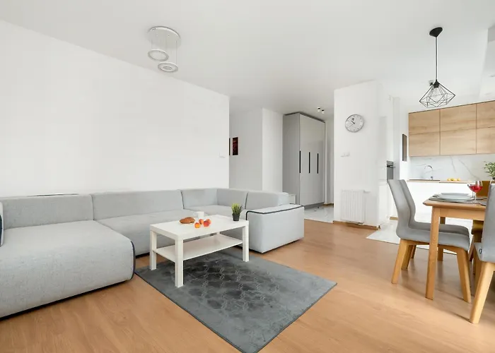 Przestronnne & Jasne Praca Zdalna I Doskonala Lokalizacja W Lodzi By Renters