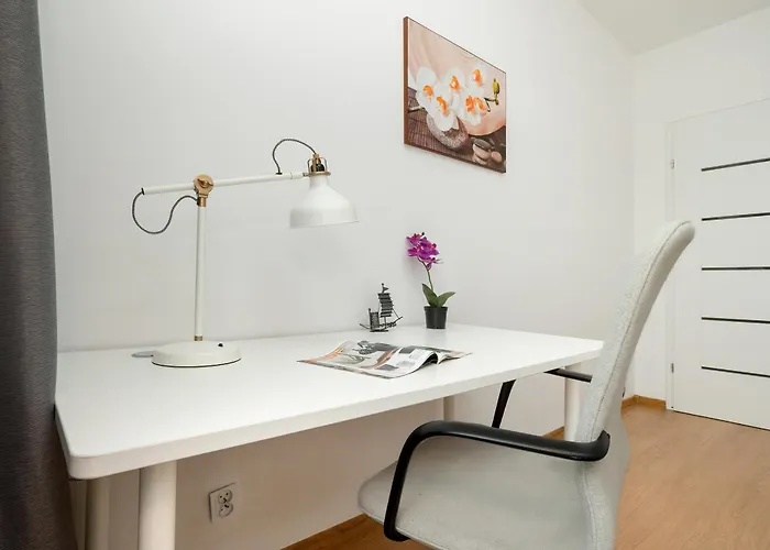 Przestronnne & Jasne Praca Zdalna I Doskonala Lokalizacja W Lodzi By Renters Apartamento