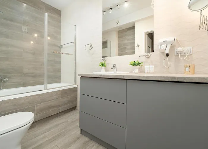 Przestronnne & Jasne Praca Zdalna I Doskonala Lokalizacja W Lodzi By Renters Apartamento Łódź