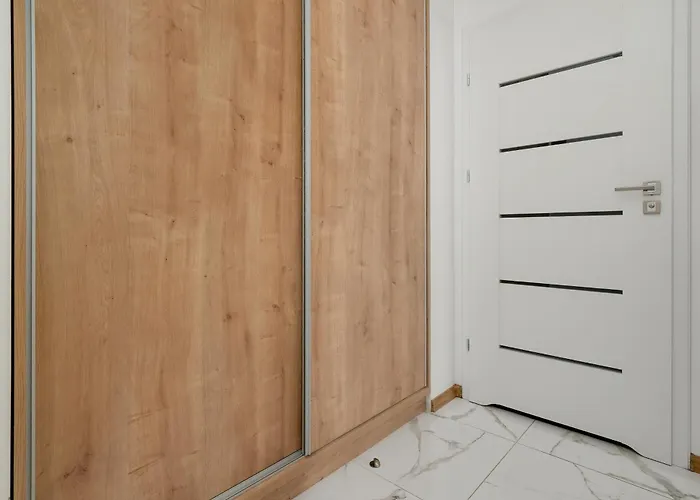 Przestronnne & Jasne Praca Zdalna I Doskonala Lokalizacja W Lodzi By Renters *