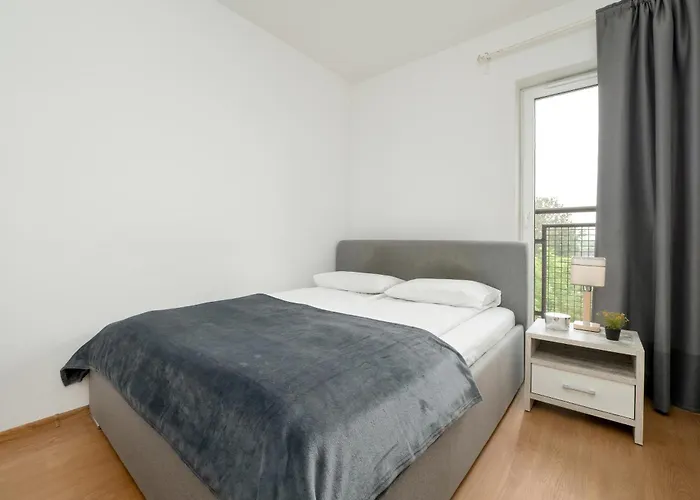 Przestronnne & Jasne Praca Zdalna I Doskonala Lokalizacja W Lodzi By Renters Apartamento